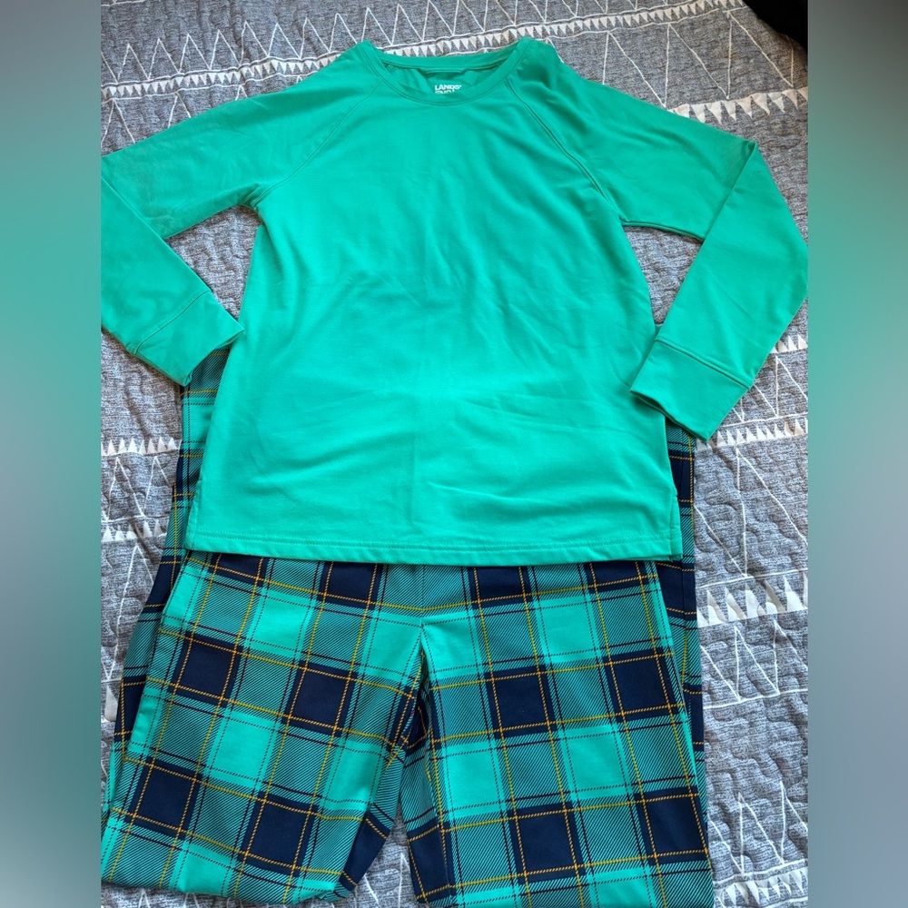 Lands End pajama or lounge 2 piece  set size is XXS
New without tags number one